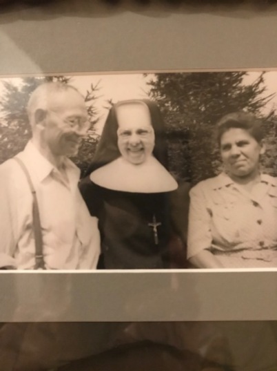 SisterAudrey 1940s with Mom and Dad